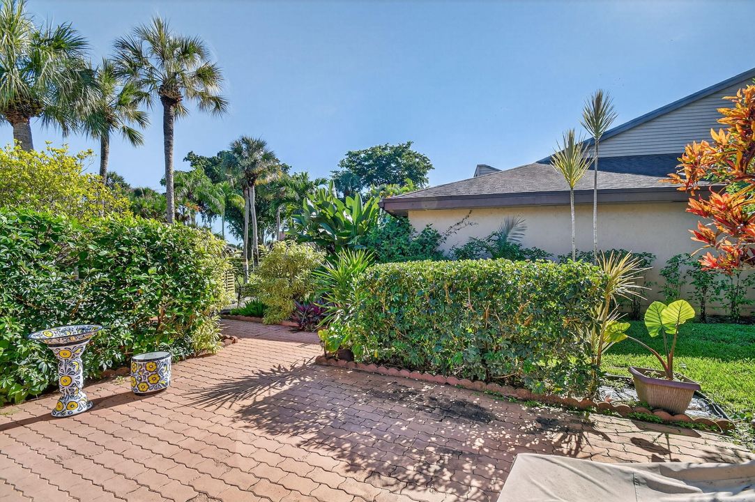 合同活跃: $329,000 (3 贝兹, 2 浴室, 2046 平方英尺)