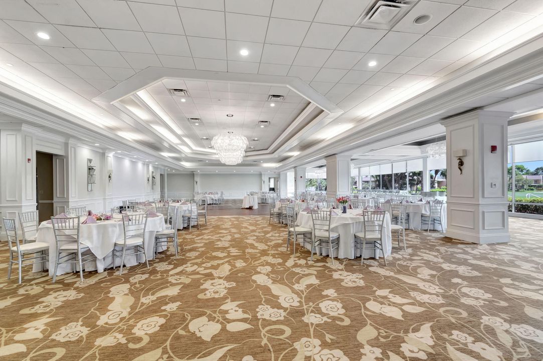 合同活跃: $329,000 (3 贝兹, 2 浴室, 2046 平方英尺)