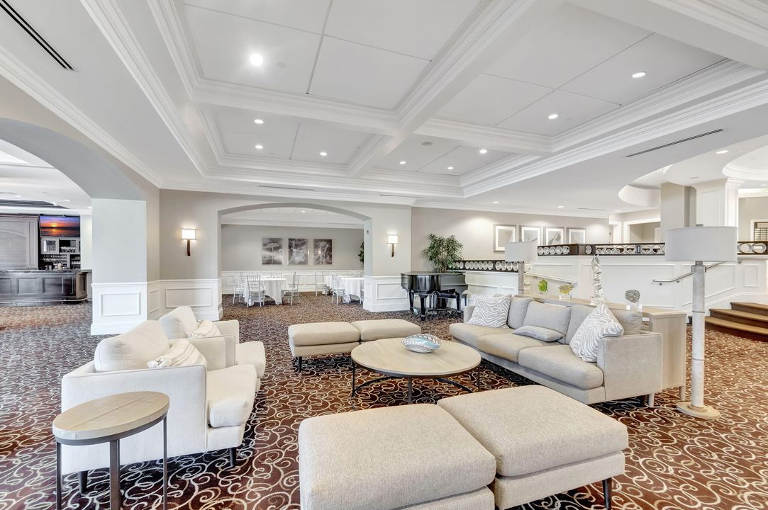 合同活跃: $329,000 (3 贝兹, 2 浴室, 2046 平方英尺)