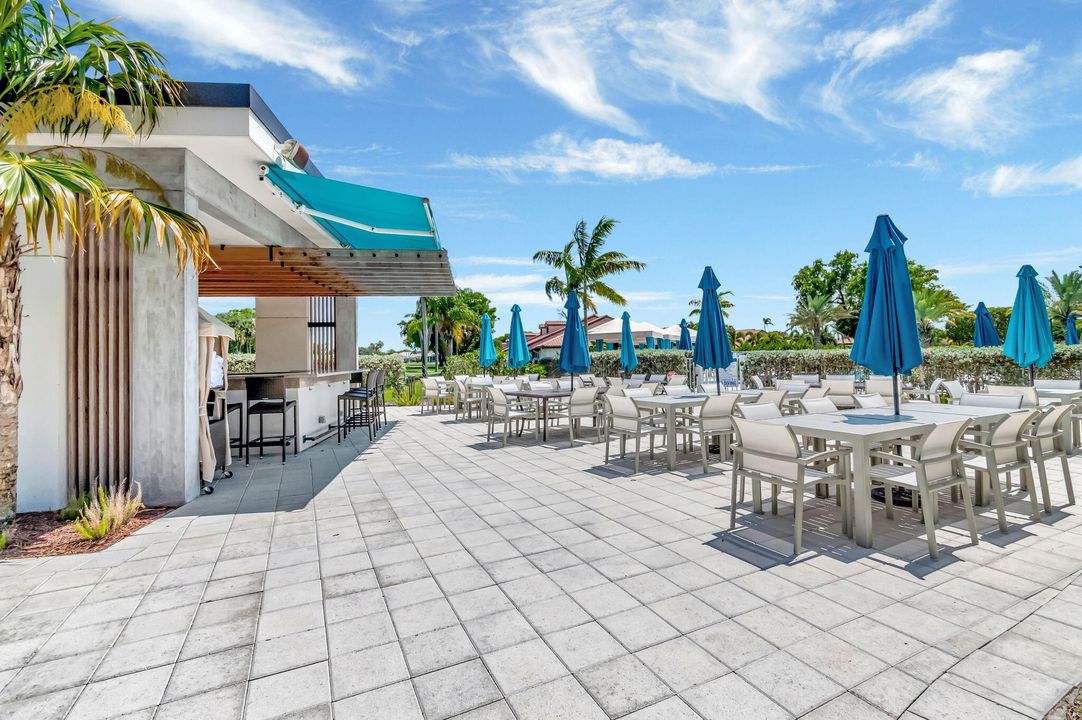 合同活跃: $329,000 (3 贝兹, 2 浴室, 2046 平方英尺)