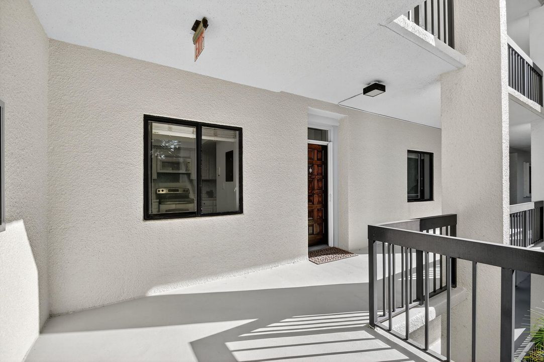 For Sale: $217,000 (2 beds, 2 baths, 1042 Square Feet)