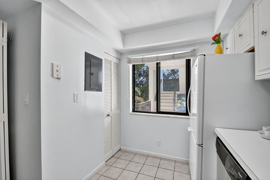 For Sale: $217,000 (2 beds, 2 baths, 1042 Square Feet)