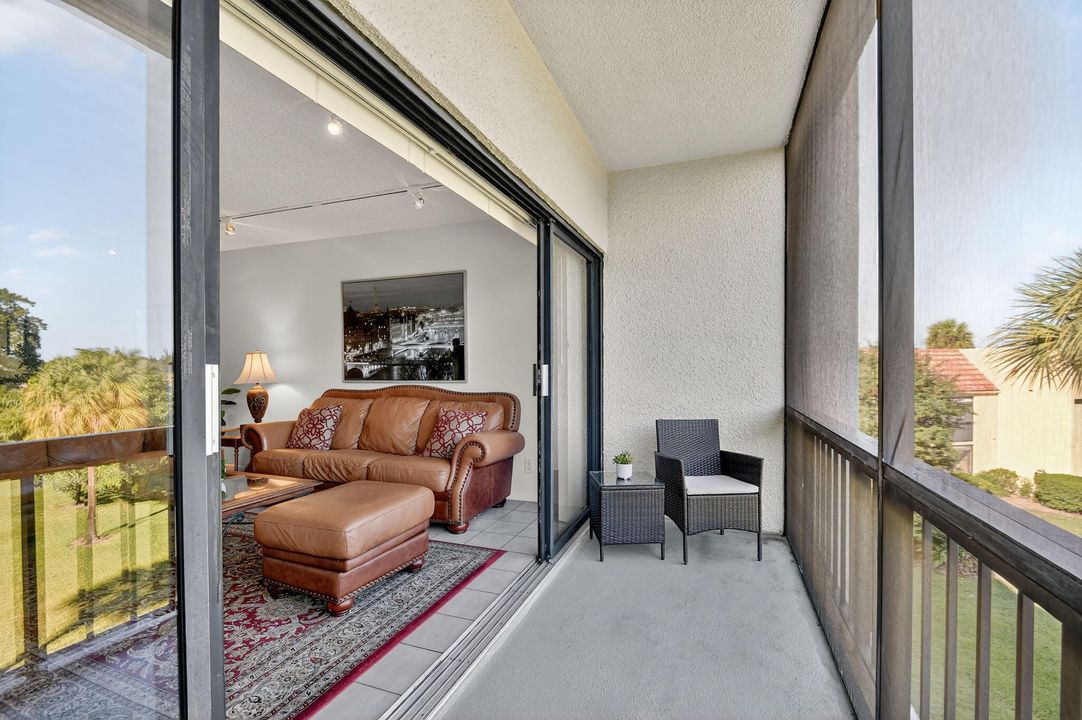 For Sale: $217,000 (2 beds, 2 baths, 1042 Square Feet)