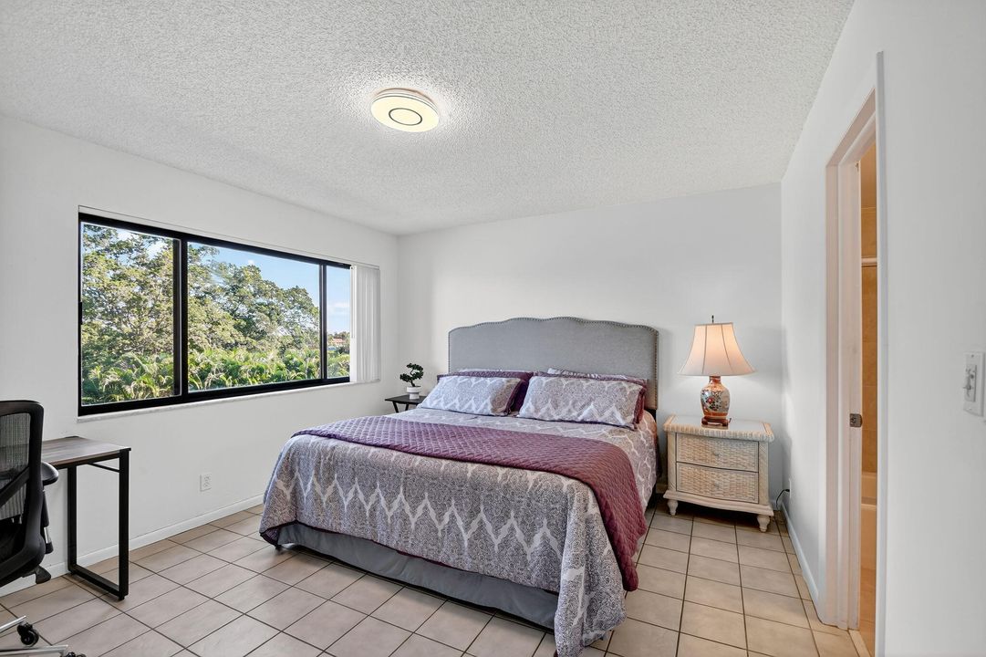 For Sale: $217,000 (2 beds, 2 baths, 1042 Square Feet)