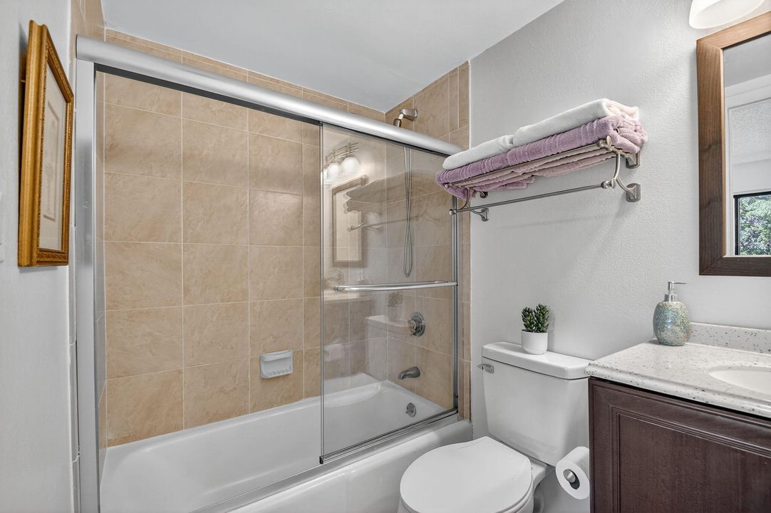 For Sale: $217,000 (2 beds, 2 baths, 1042 Square Feet)