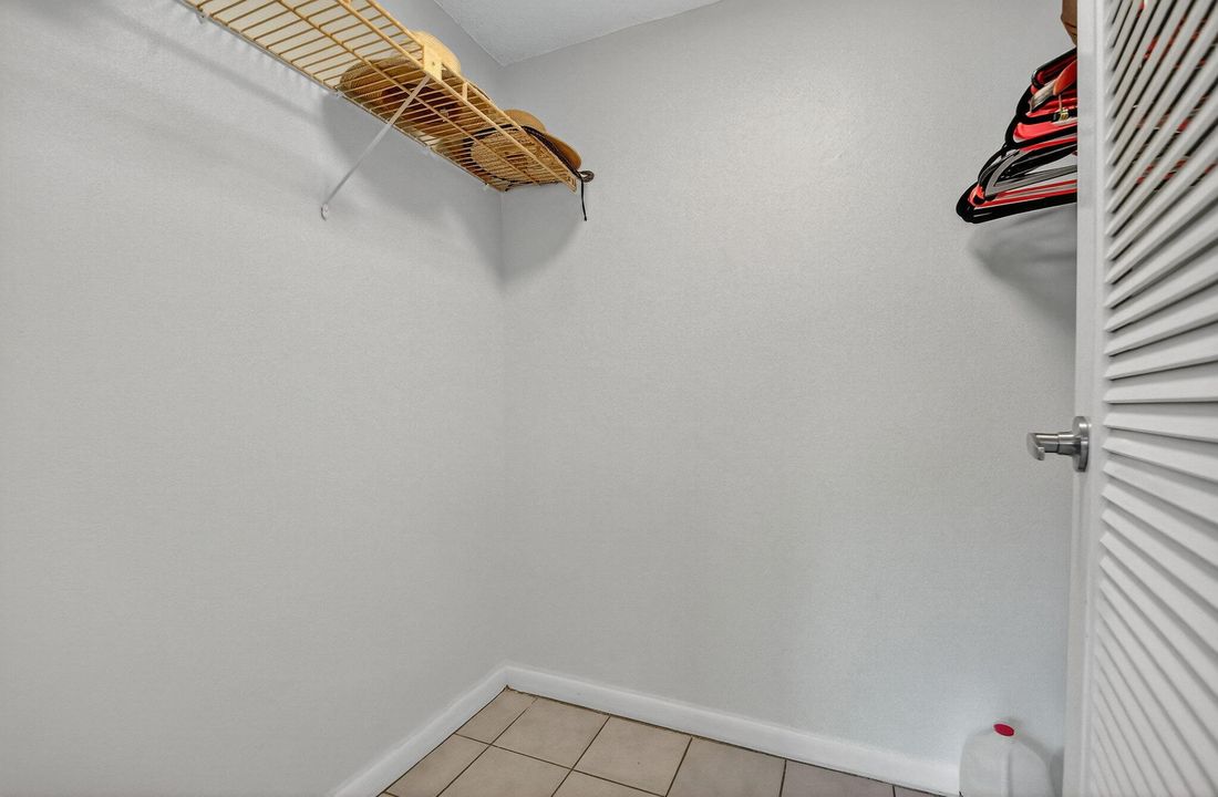 For Sale: $217,000 (2 beds, 2 baths, 1042 Square Feet)