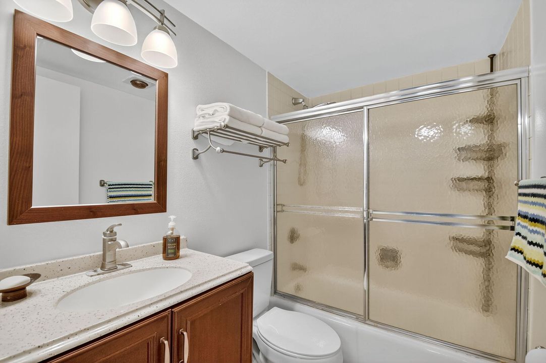 For Sale: $217,000 (2 beds, 2 baths, 1042 Square Feet)