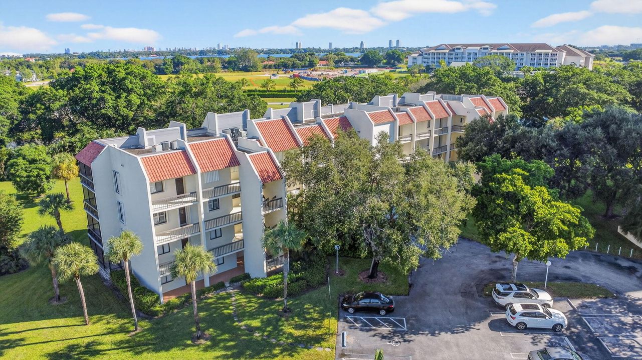 For Sale: $217,000 (2 beds, 2 baths, 1042 Square Feet)