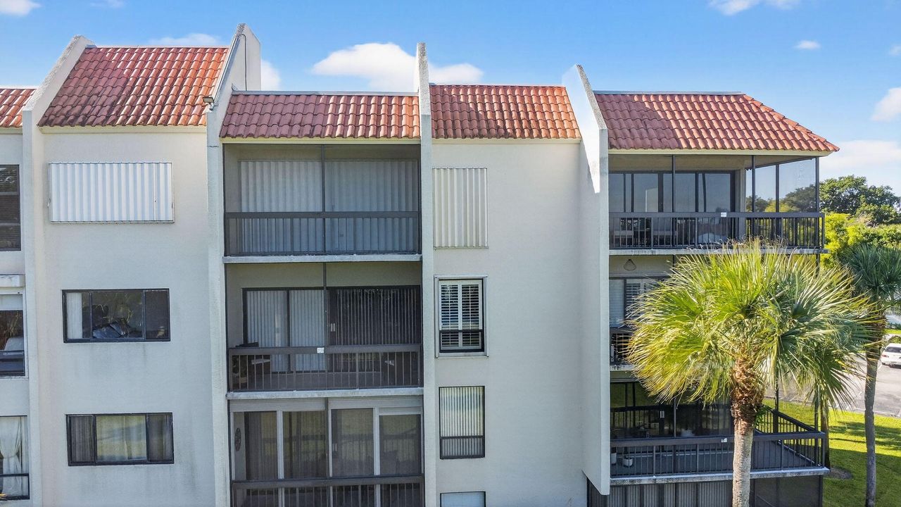 For Sale: $217,000 (2 beds, 2 baths, 1042 Square Feet)