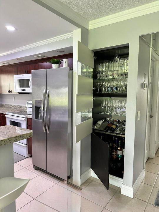 For Sale: $249,500 (2 beds, 2 baths, 1040 Square Feet)