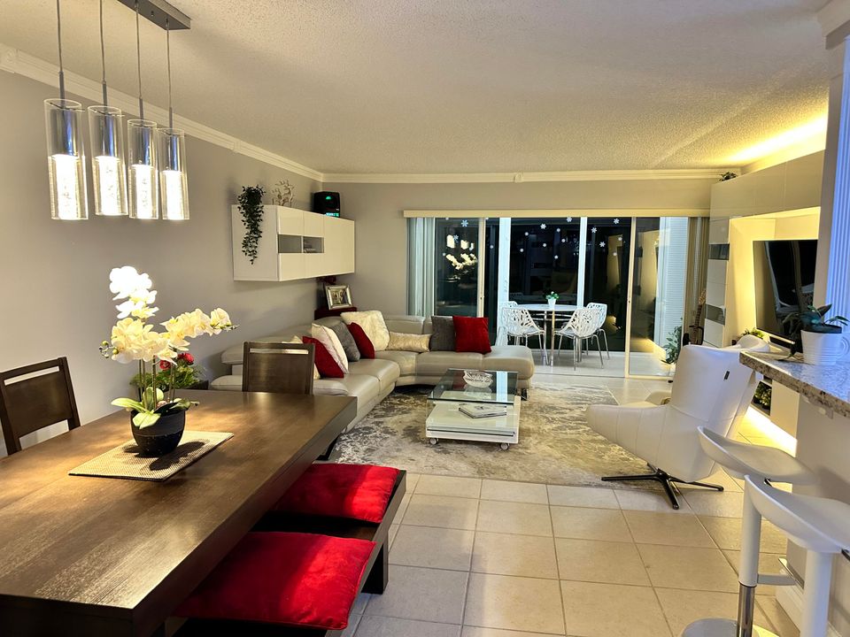 For Sale: $249,500 (2 beds, 2 baths, 1040 Square Feet)