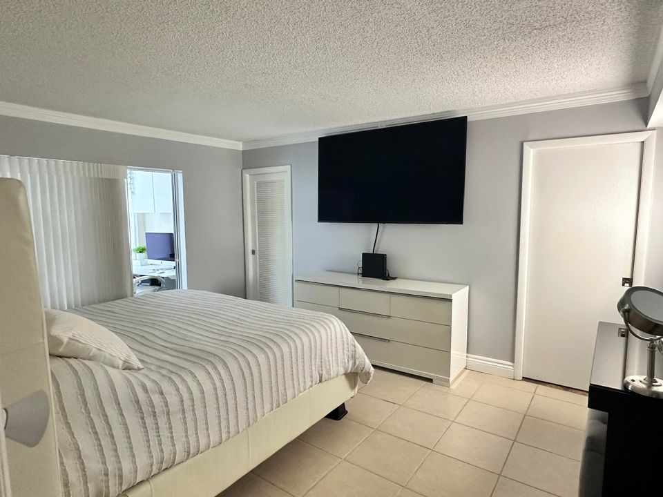 For Sale: $249,500 (2 beds, 2 baths, 1040 Square Feet)