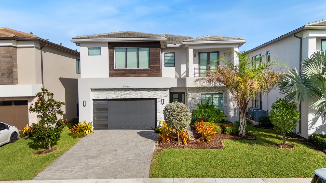 Activo con contrato: $1,699,000 (5 camas, 5 baños, 3888 Pies cuadrados)