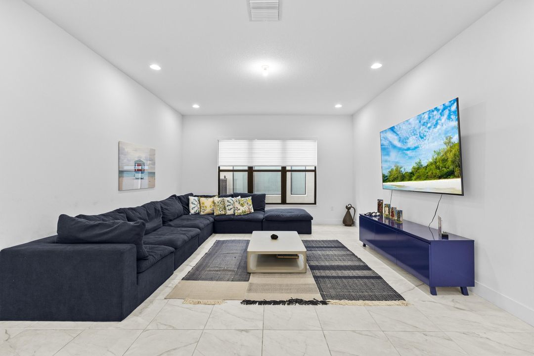 Activo con contrato: $1,699,000 (5 camas, 5 baños, 3888 Pies cuadrados)