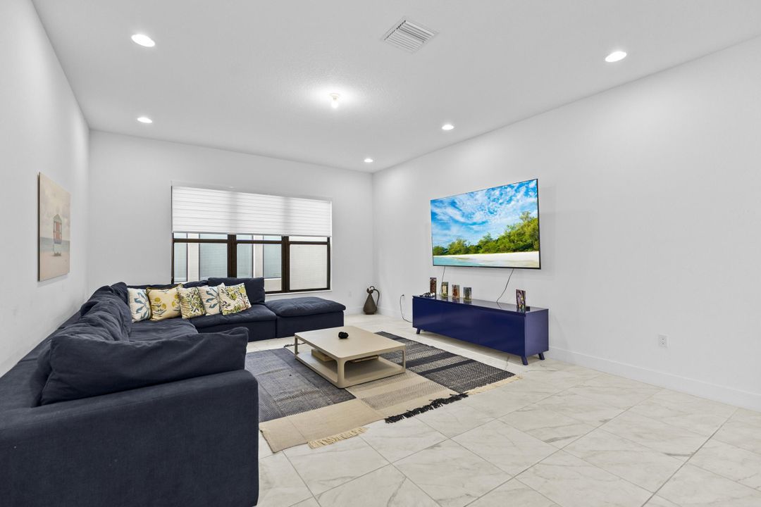 Activo con contrato: $1,699,000 (5 camas, 5 baños, 3888 Pies cuadrados)