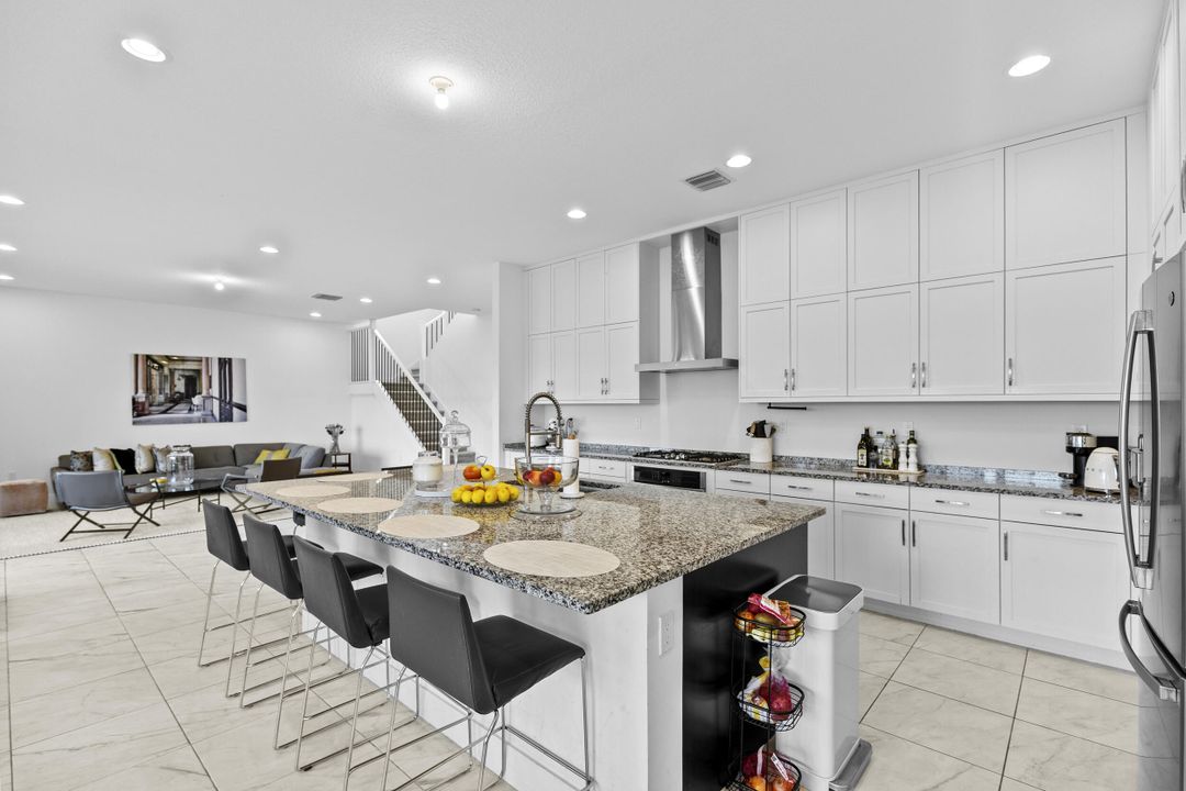 Activo con contrato: $1,699,000 (5 camas, 5 baños, 3888 Pies cuadrados)