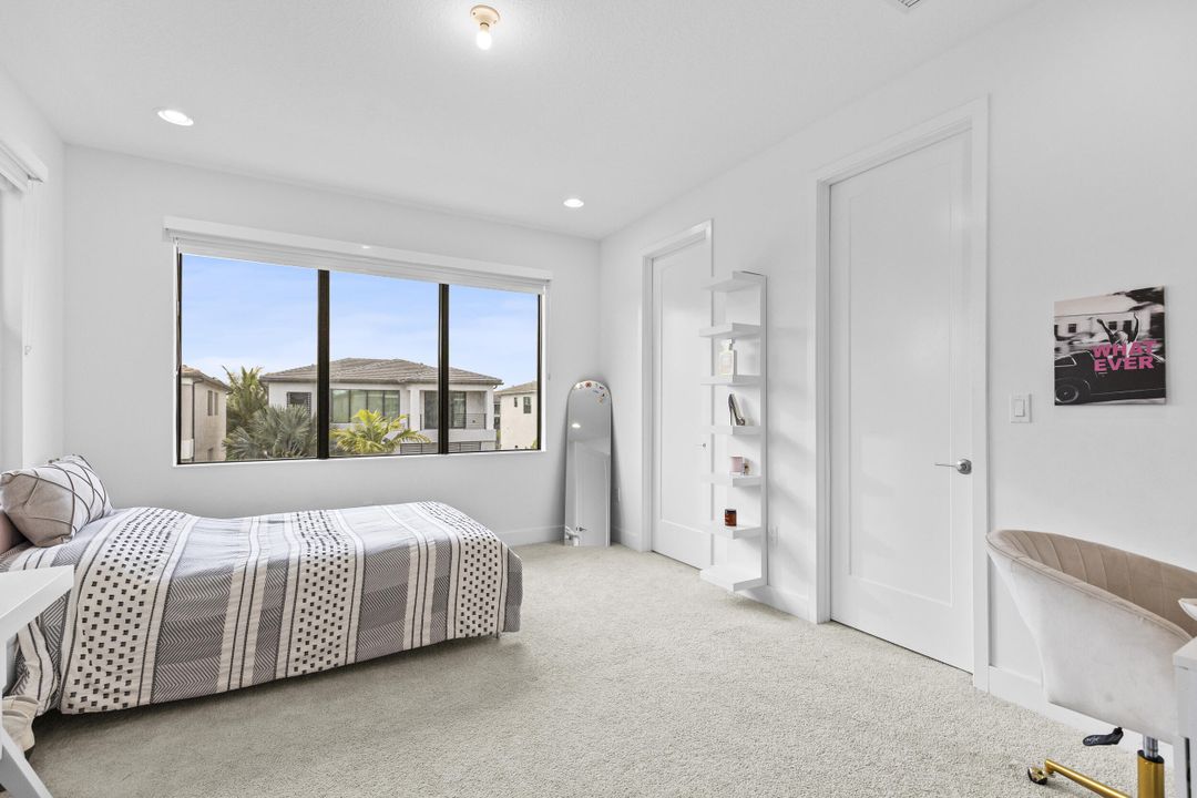 Activo con contrato: $1,699,000 (5 camas, 5 baños, 3888 Pies cuadrados)