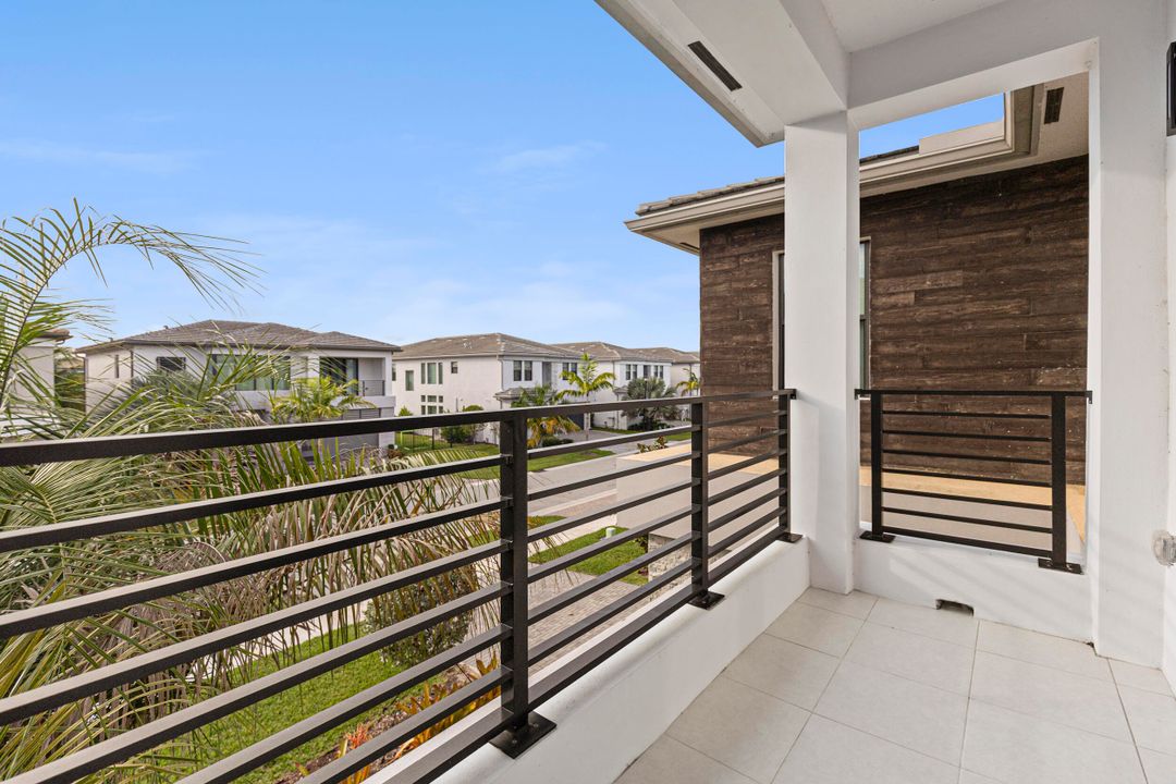 Activo con contrato: $1,699,000 (5 camas, 5 baños, 3888 Pies cuadrados)