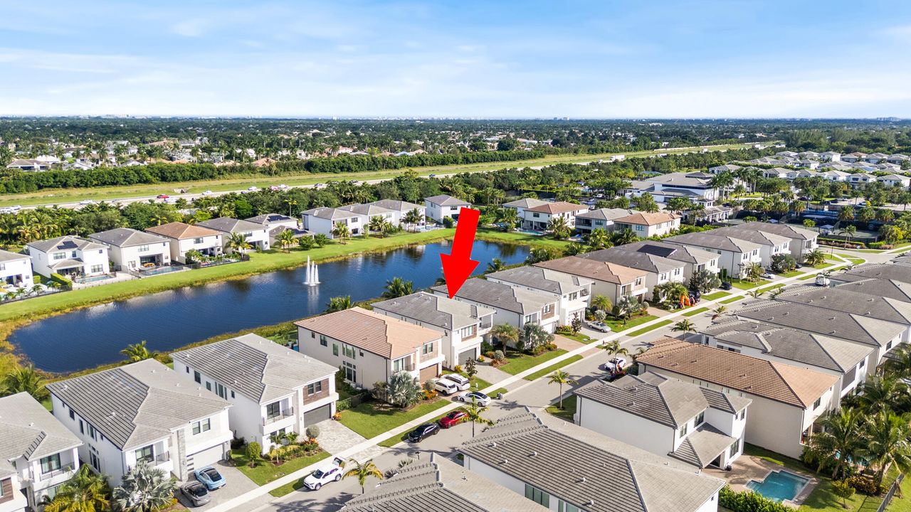 Activo con contrato: $1,699,000 (5 camas, 5 baños, 3888 Pies cuadrados)