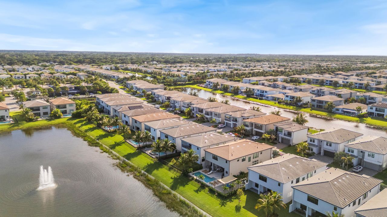 Activo con contrato: $1,699,000 (5 camas, 5 baños, 3888 Pies cuadrados)