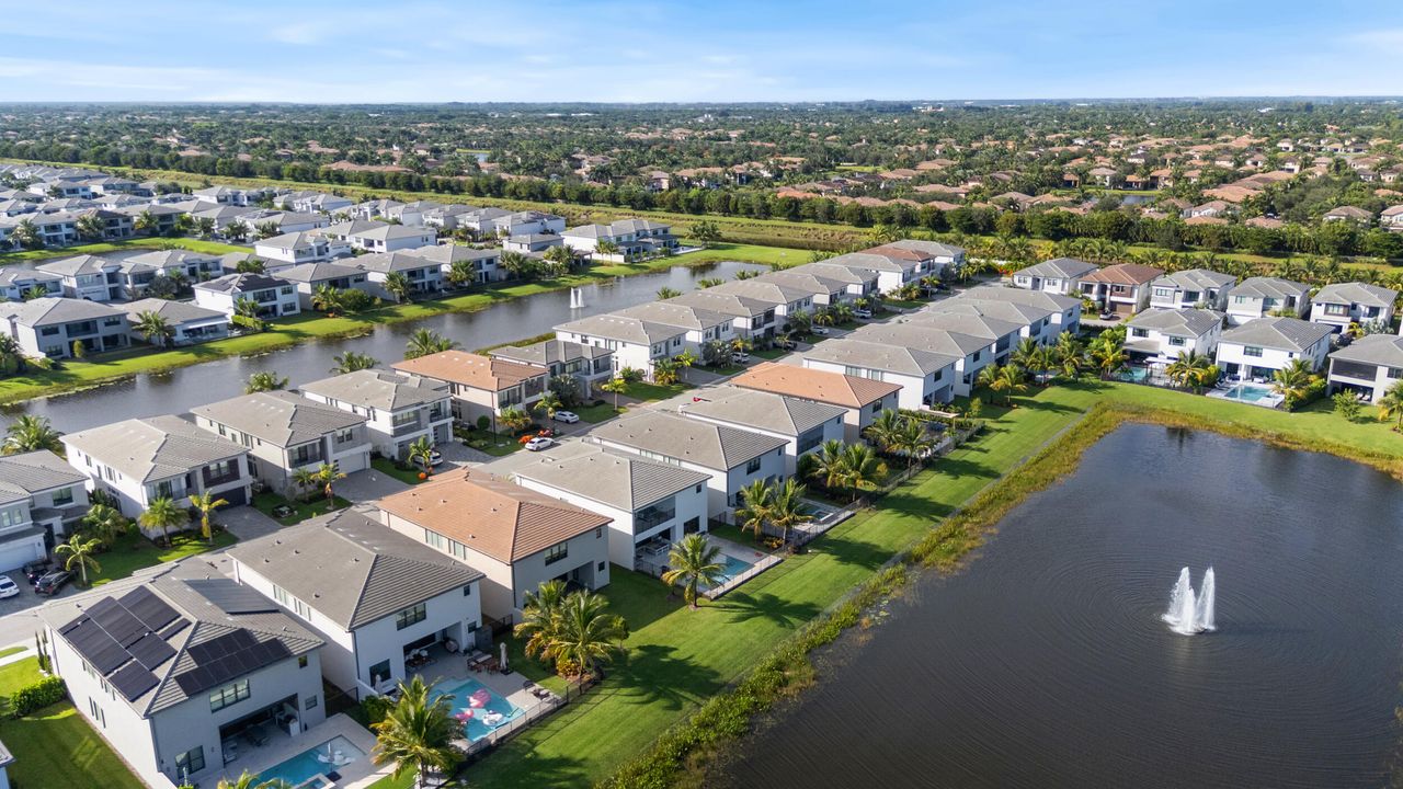 Activo con contrato: $1,699,000 (5 camas, 5 baños, 3888 Pies cuadrados)