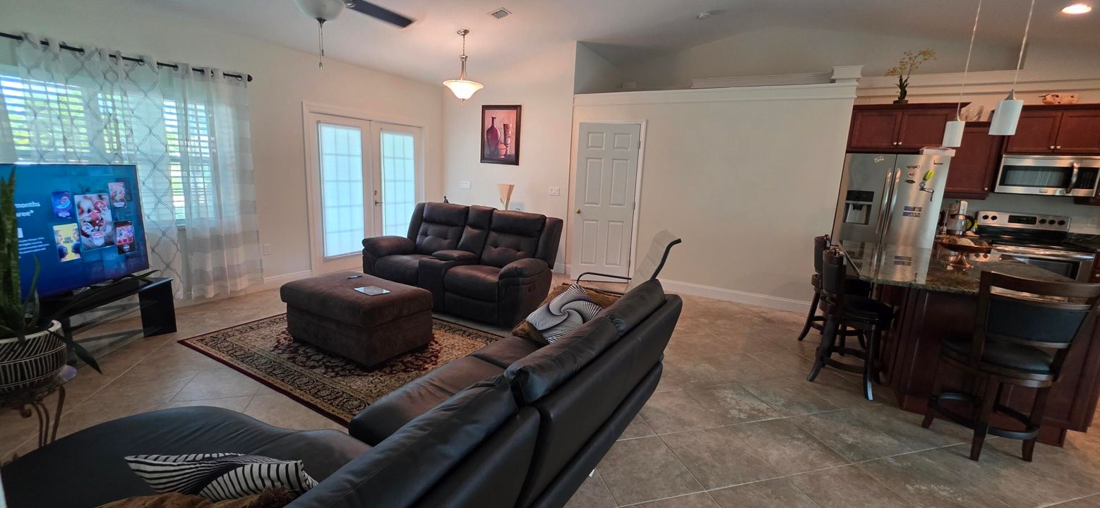 For Rent: $2,500 (3 beds, 2 baths, 2166 Square Feet)