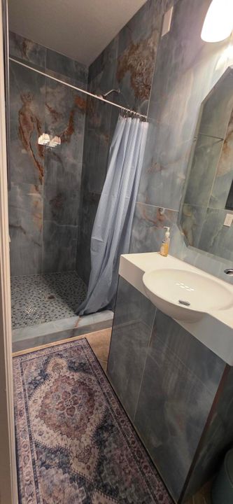 For Rent: $2,500 (3 beds, 2 baths, 2166 Square Feet)