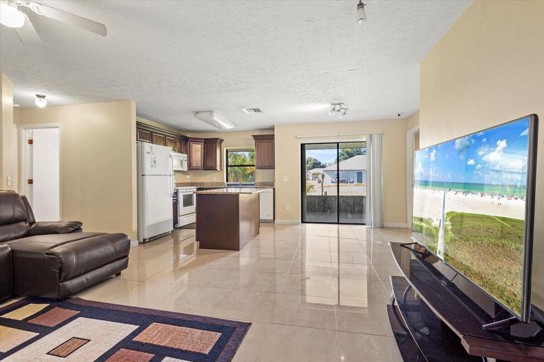 待售: $315,000 (3 贝兹, 2 浴室, 1095 平方英尺)