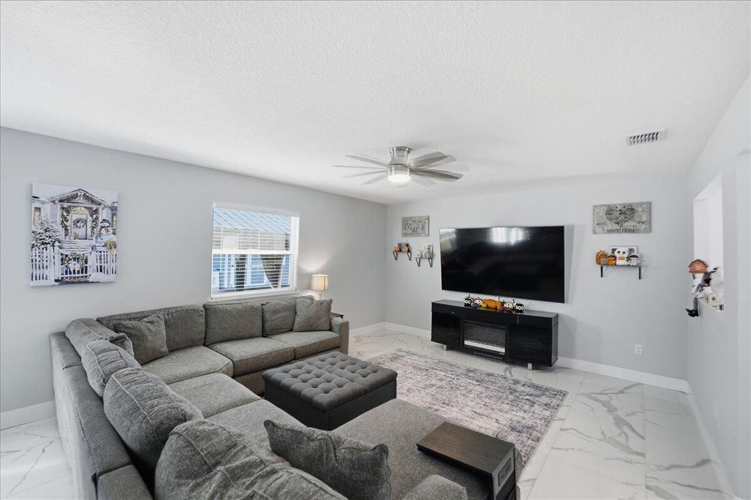 For Sale: $599,000 (4 beds, 2 baths, 2912 Square Feet)