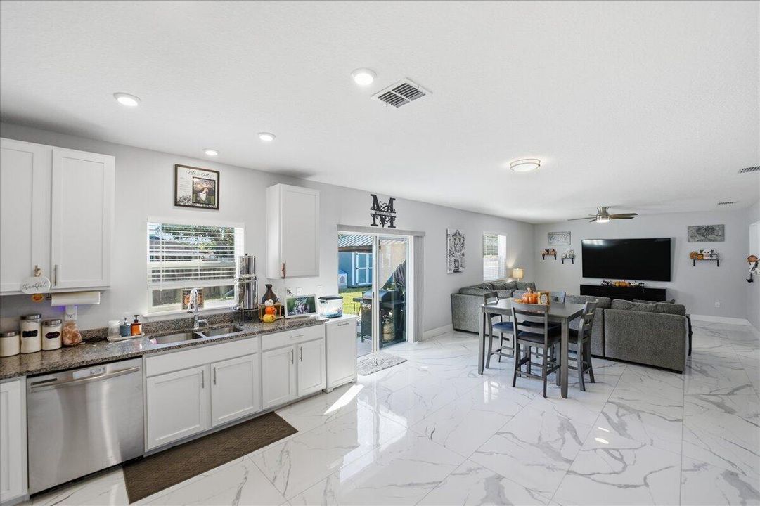 For Sale: $599,000 (4 beds, 2 baths, 2912 Square Feet)