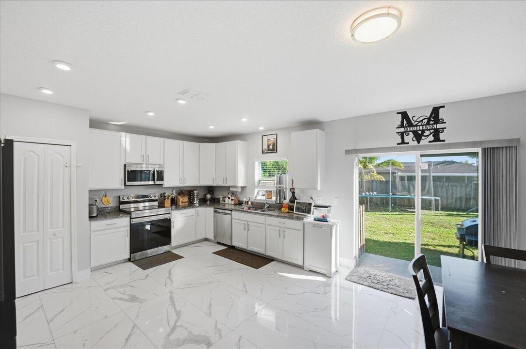 For Sale: $599,000 (4 beds, 2 baths, 2912 Square Feet)