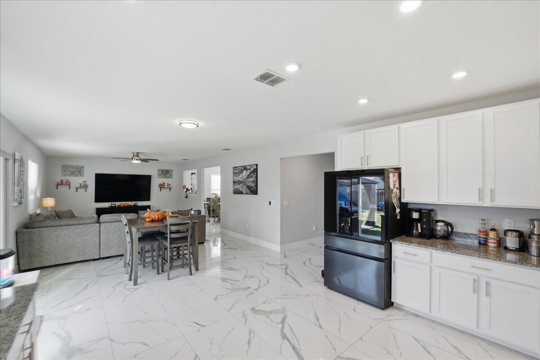 For Sale: $599,000 (4 beds, 2 baths, 2912 Square Feet)