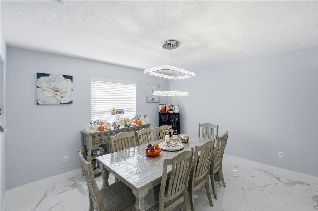 For Sale: $599,000 (4 beds, 2 baths, 2912 Square Feet)