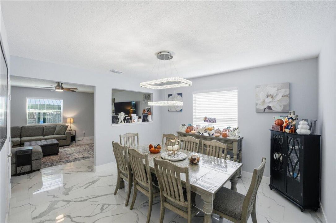 For Sale: $599,000 (4 beds, 2 baths, 2912 Square Feet)