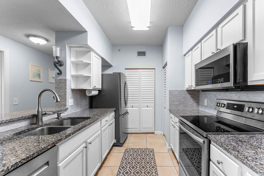 Active With Contract: $415,000 (3 beds, 2 baths, 1244 Square Feet)