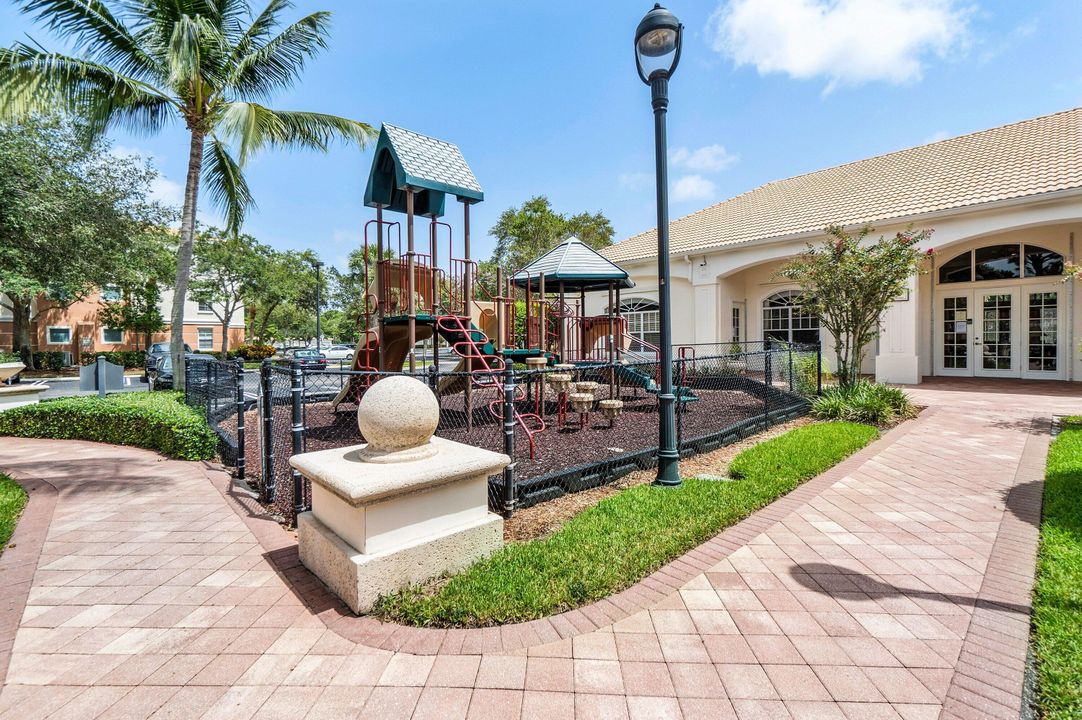 Active With Contract: $415,000 (3 beds, 2 baths, 1244 Square Feet)