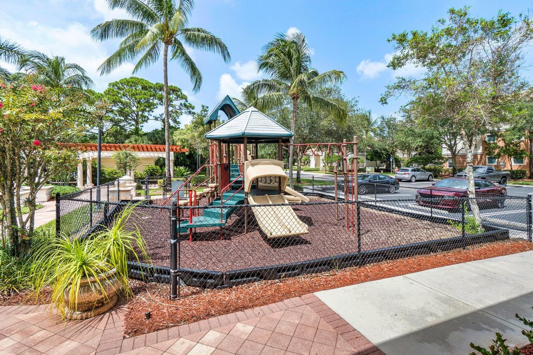 Active With Contract: $415,000 (3 beds, 2 baths, 1244 Square Feet)