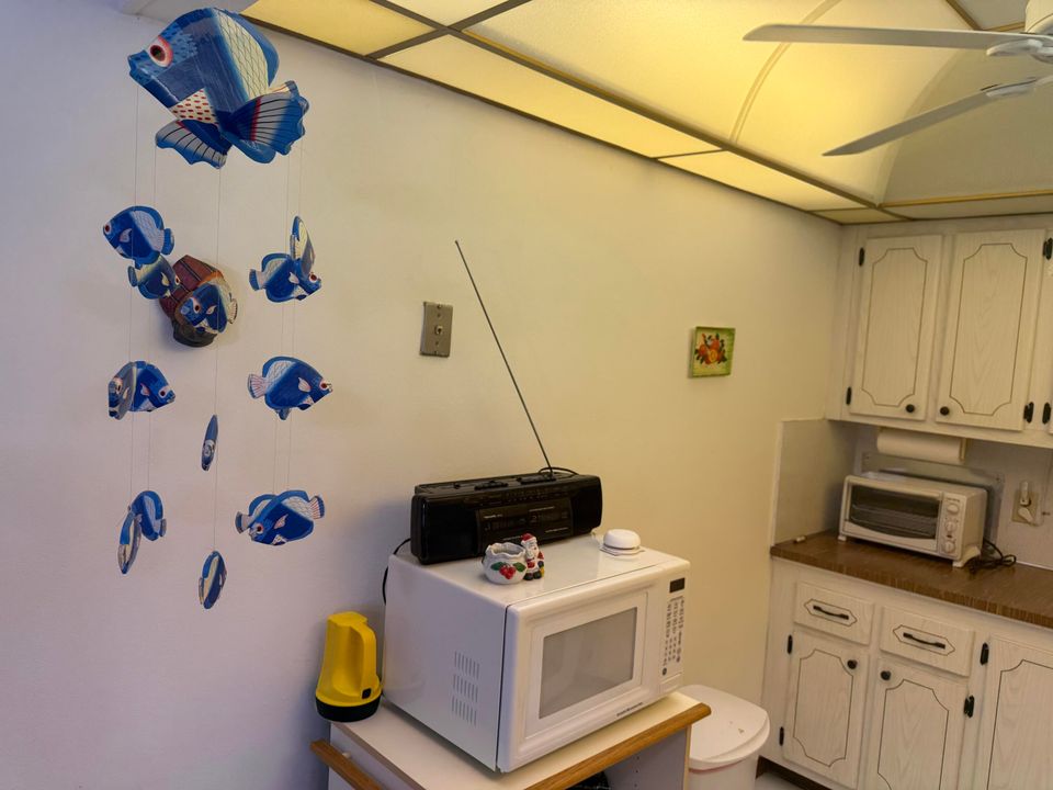 For Sale: $164,999 (2 beds, 1 baths, 795 Square Feet)