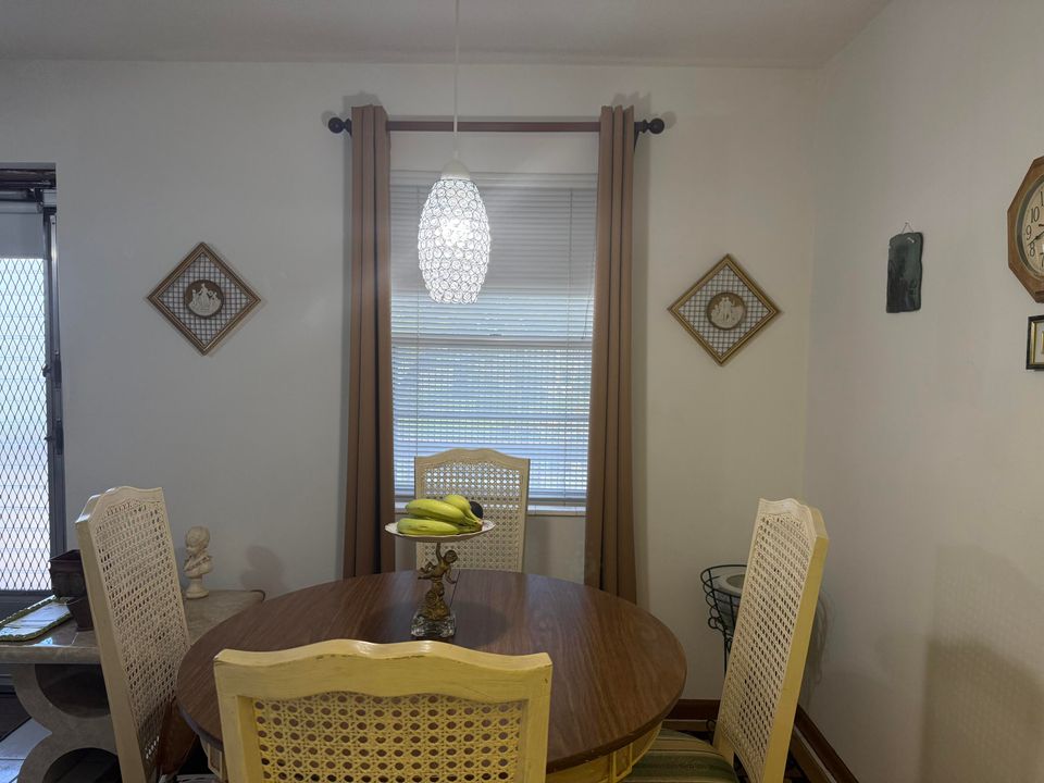 For Sale: $164,999 (2 beds, 1 baths, 795 Square Feet)