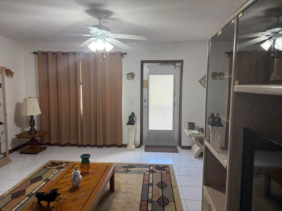 For Sale: $164,999 (2 beds, 1 baths, 795 Square Feet)
