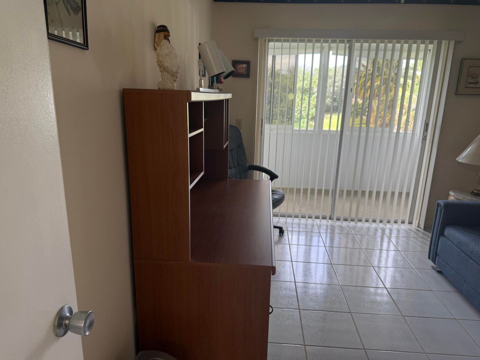 For Sale: $164,999 (2 beds, 1 baths, 795 Square Feet)