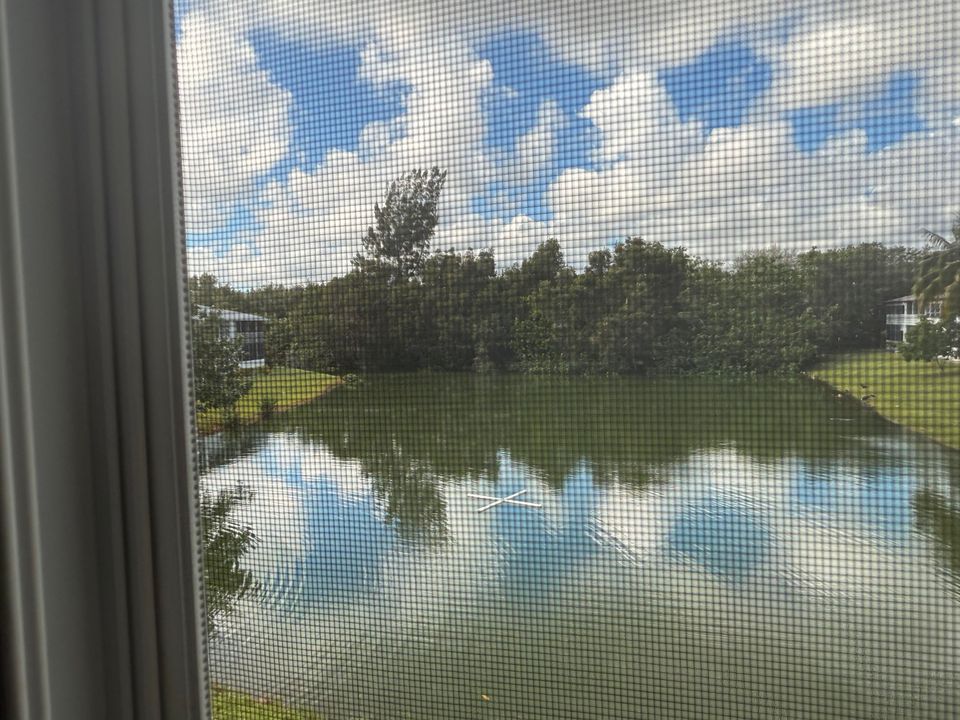 For Sale: $164,999 (2 beds, 1 baths, 795 Square Feet)