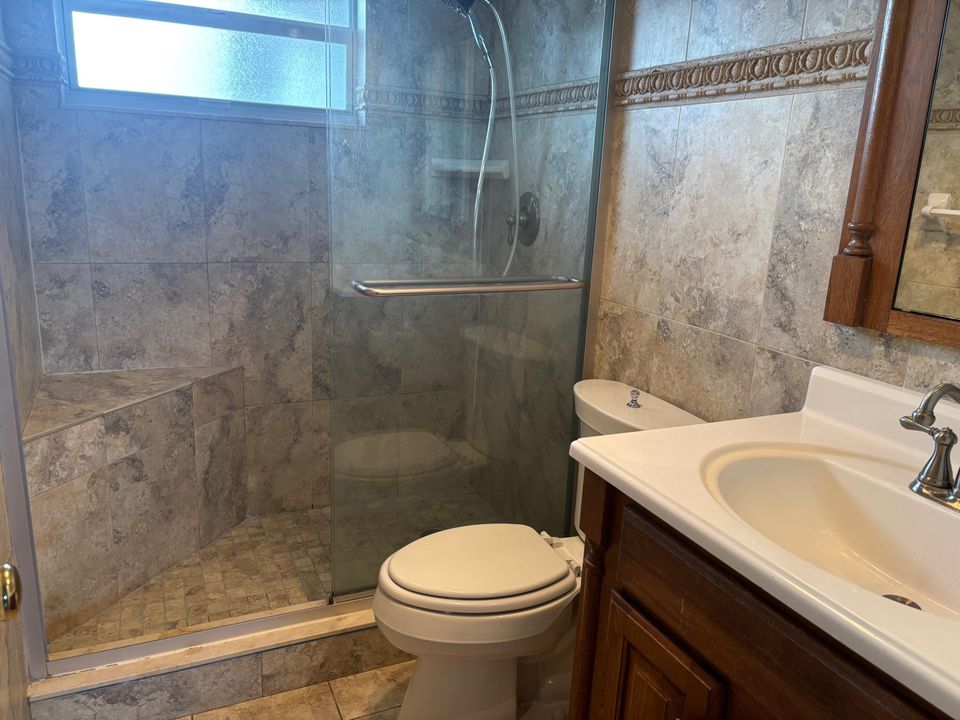 For Rent: $1,800 (2 beds, 2 baths, 988 Square Feet)