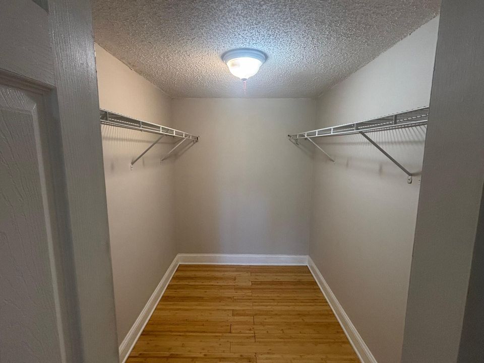 For Rent: $1,800 (2 beds, 2 baths, 988 Square Feet)