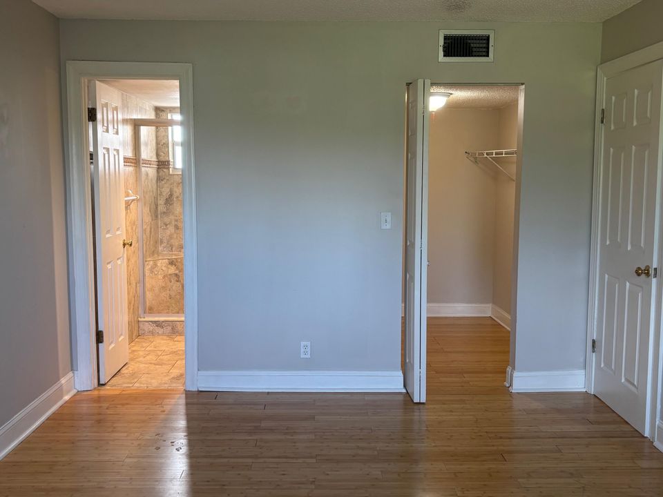 For Rent: $1,800 (2 beds, 2 baths, 988 Square Feet)