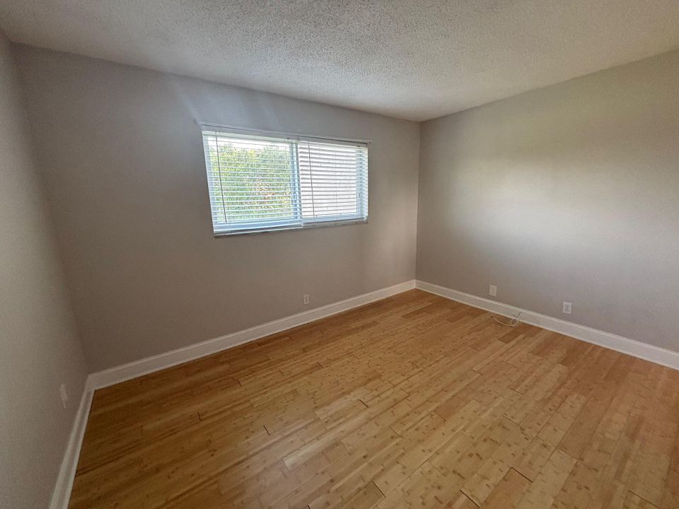 For Rent: $1,800 (2 beds, 2 baths, 988 Square Feet)