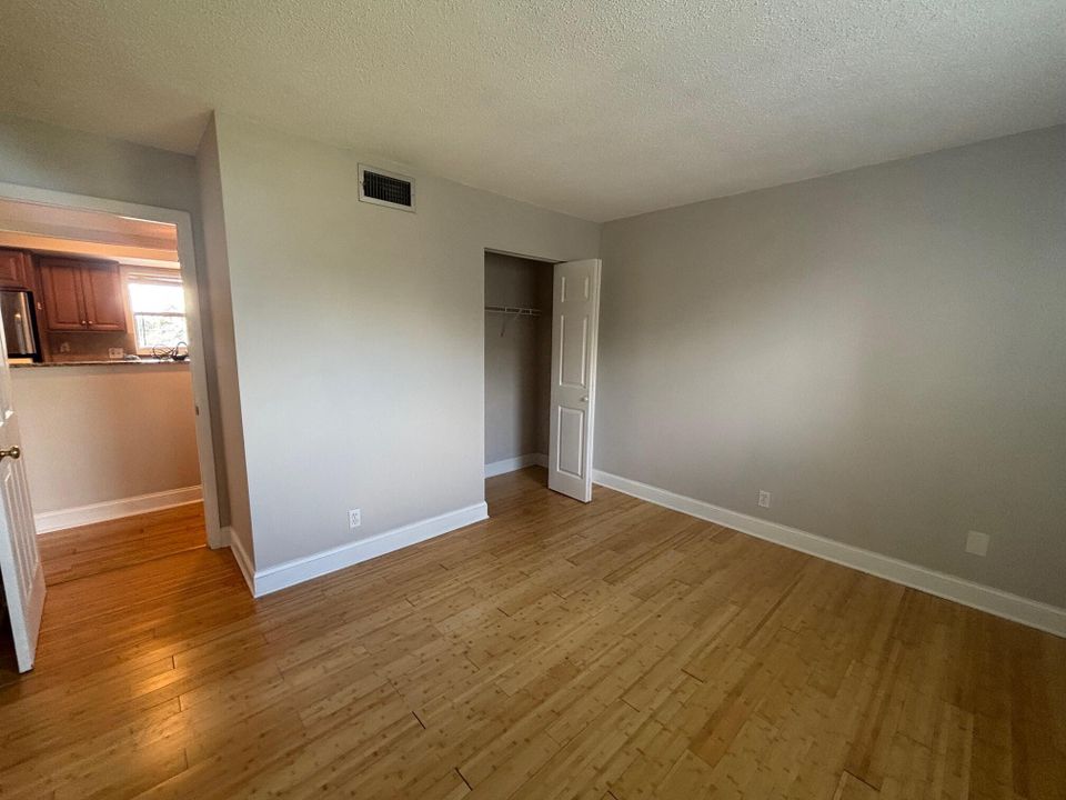 For Rent: $1,800 (2 beds, 2 baths, 988 Square Feet)