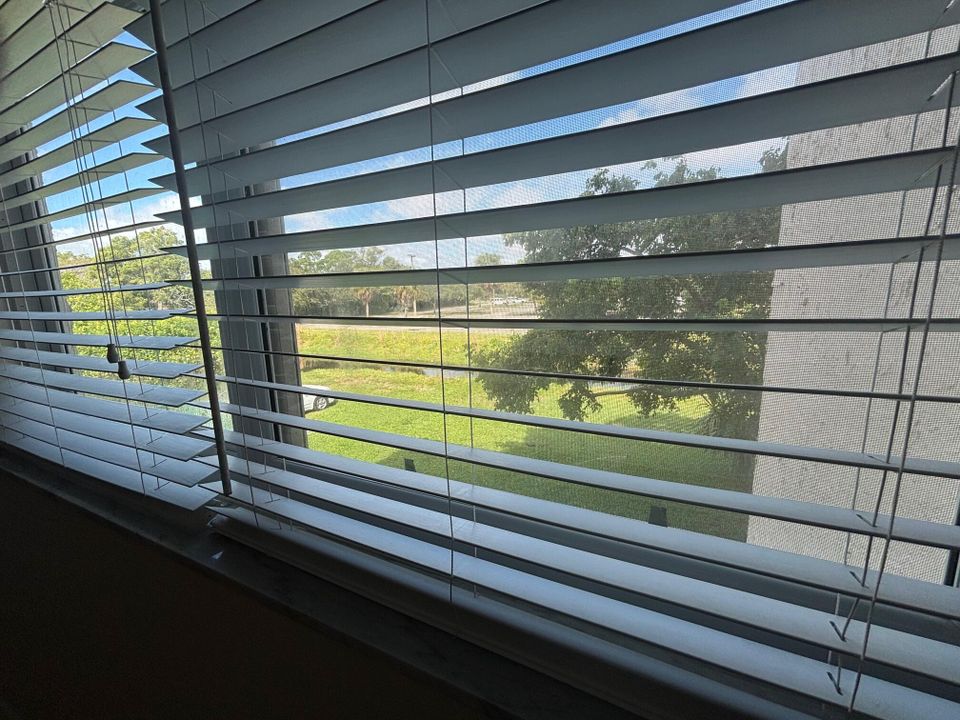 For Rent: $1,800 (2 beds, 2 baths, 988 Square Feet)