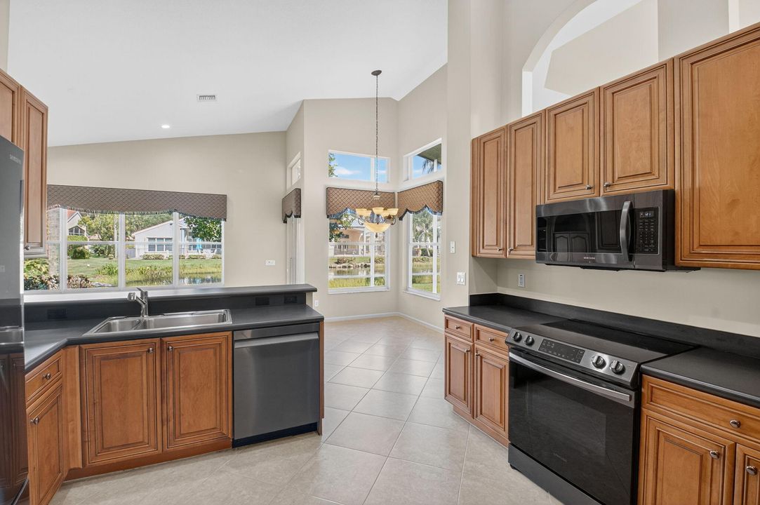 For Sale: $875,000 (3 beds, 2 baths, 2554 Square Feet)