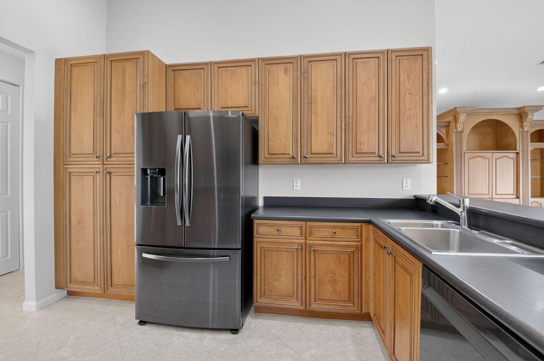 For Sale: $875,000 (3 beds, 2 baths, 2554 Square Feet)